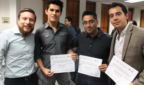 El equipo está integrado por Armando Reyna, Ricardo Caballero y Jair Melchor, de la carrera de Arquitecto (ARQ); y estuvier asesorados por el Omar Ríos, Director de Carrera. 