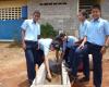 Alumnos durante las actividades de purificación de aguas residuales